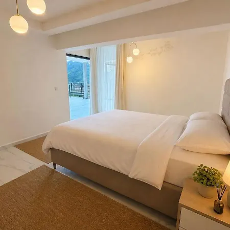 Serena Luxury Sea View *
